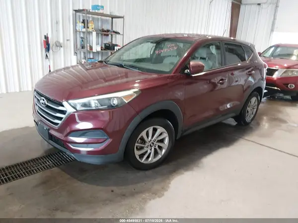 KM8J23A40HU576575 2017 HYUNDAI TUCSON - Image 2