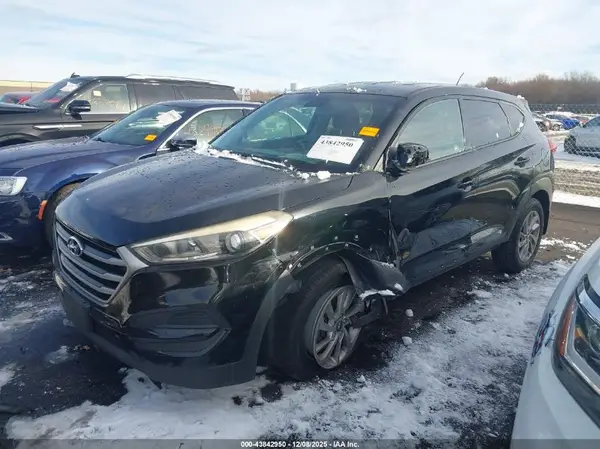 KM8J23A40HU578603 2017 HYUNDAI TUCSON - Image 2