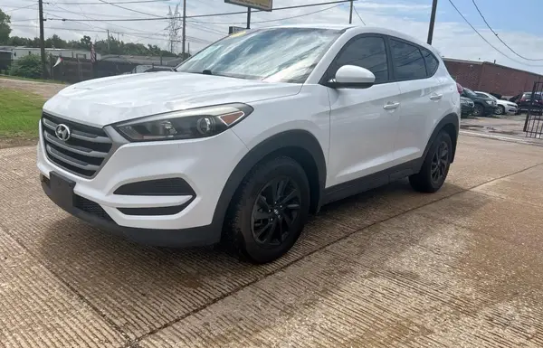 KM8J23A40HU587043 2017 HYUNDAI TUCSON - Image 2