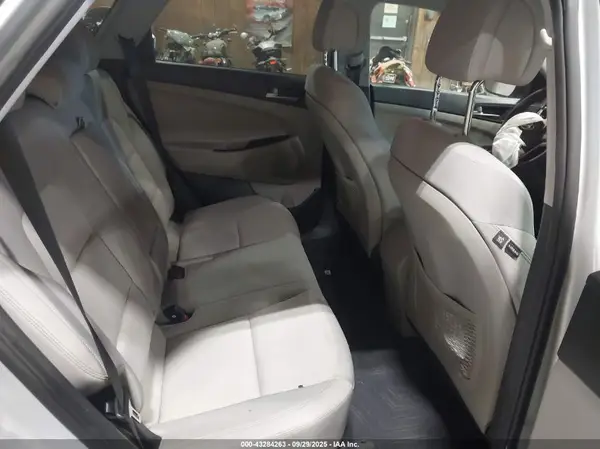 KM8J23A40JU623349 2018 HYUNDAI TUCSON - Image 8