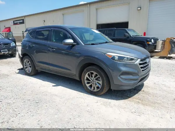 KM8J23A40JU635601 2018 HYUNDAI TUCSON - Image 1