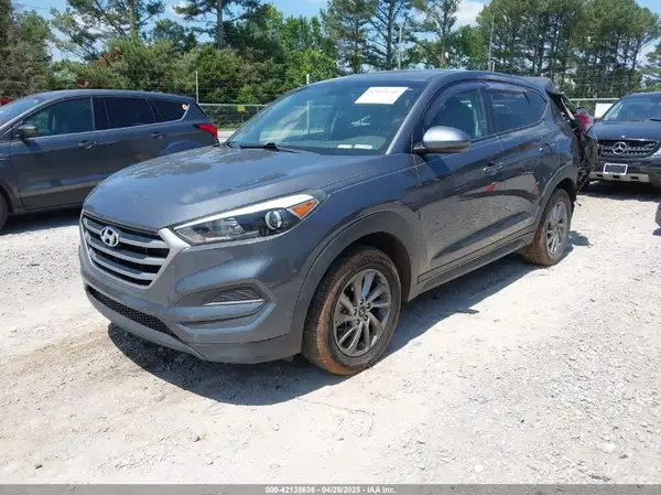 KM8J23A40JU635601 2018 HYUNDAI TUCSON - Image 2