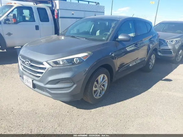 KM8J23A40JU655198 2018 HYUNDAI TUCSON - Image 2