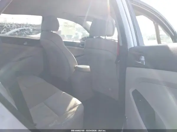 KM8J23A40JU671160 2018 HYUNDAI TUCSON - Image 8
