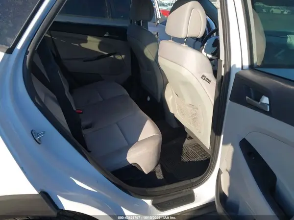 KM8J23A40JU683101 2018 HYUNDAI TUCSON - Image 8
