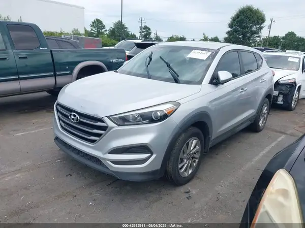 KM8J23A40JU693725 2018 HYUNDAI TUCSON - Image 2