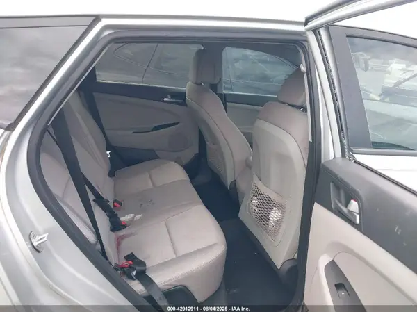 KM8J23A40JU693725 2018 HYUNDAI TUCSON - Image 8