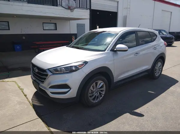 KM8J23A40JU701693 2018 HYUNDAI TUCSON - Image 2