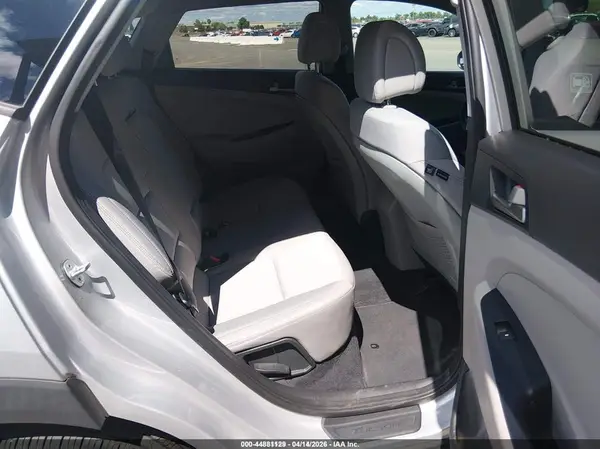 KM8J23A40JU701693 2018 HYUNDAI TUCSON - Image 8