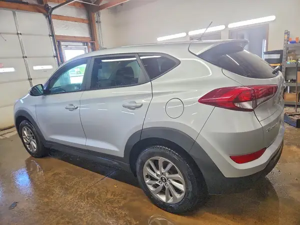 KM8J23A40JU766981 2018 HYUNDAI TUCSON - Image 2