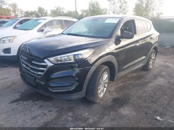 KM8J23A40JU783313 2018 HYUNDAI TUCSON - Image 2