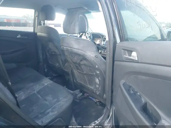 KM8J23A40JU783313 2018 HYUNDAI TUCSON - Image 8