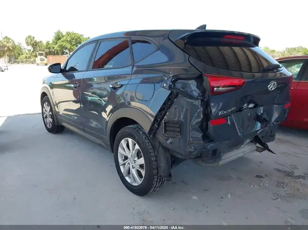 KM8J23A40KU007152 2019 HYUNDAI TUCSON - Image 2