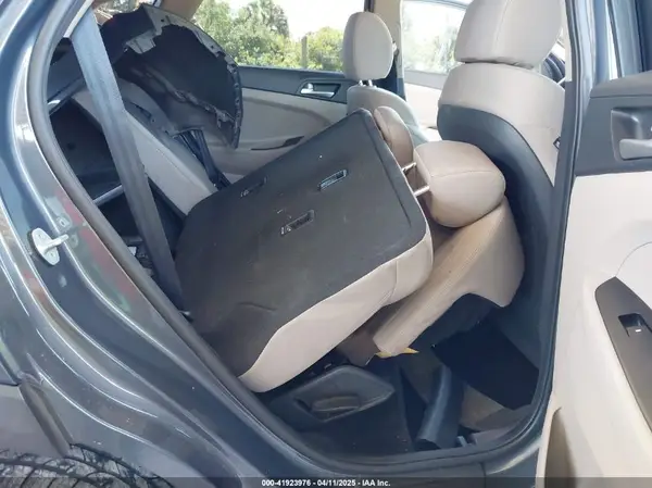 KM8J23A40KU007152 2019 HYUNDAI TUCSON - Image 7
