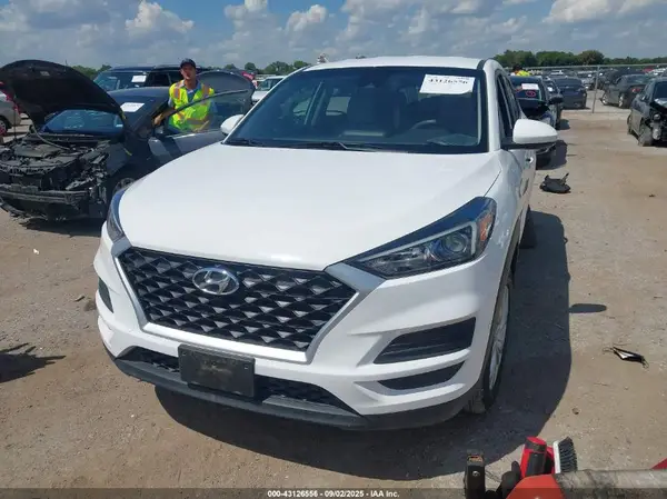 KM8J23A40MU300892 2021 HYUNDAI TUCSON - Image 2