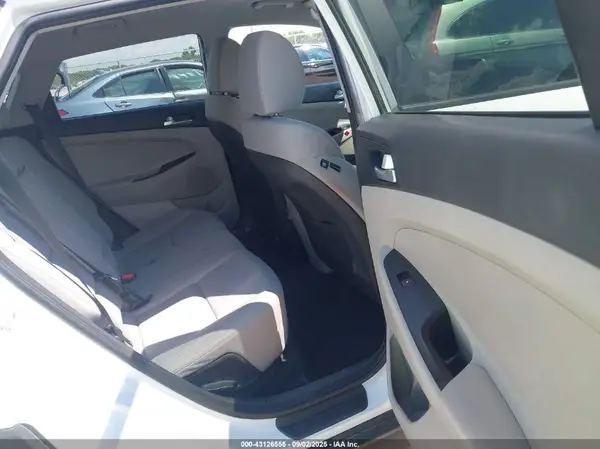 KM8J23A40MU300892 2021 HYUNDAI TUCSON - Image 8