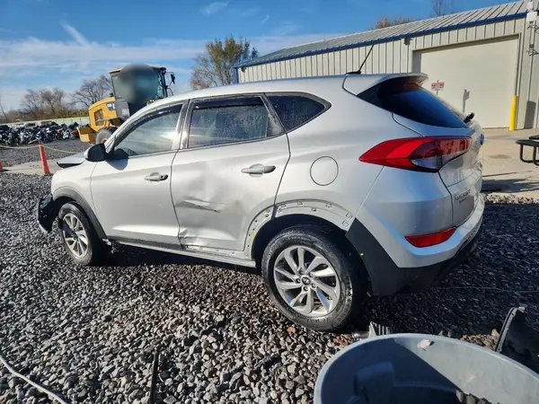KM8J23A41HU313737 2017 HYUNDAI TUCSON - Image 2