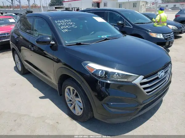 KM8J23A41HU381102 2017 HYUNDAI TUCSON - Image 1