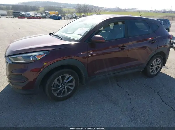 KM8J23A41HU393198 2017 HYUNDAI TUCSON - Image 2