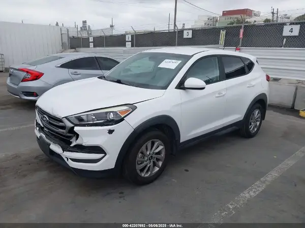 KM8J23A41HU441816 2017 HYUNDAI TUCSON - Image 2