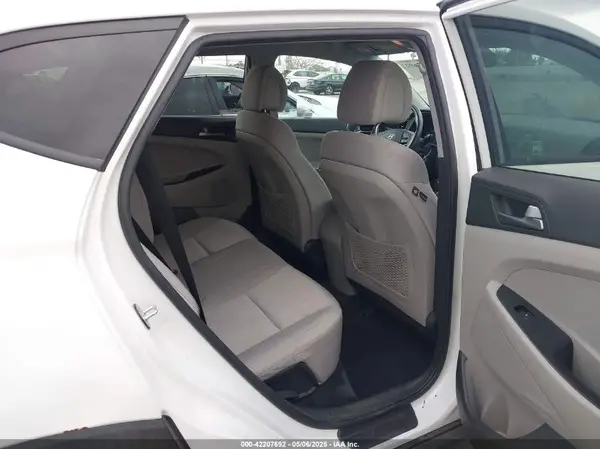 KM8J23A41HU441816 2017 HYUNDAI TUCSON - Image 8