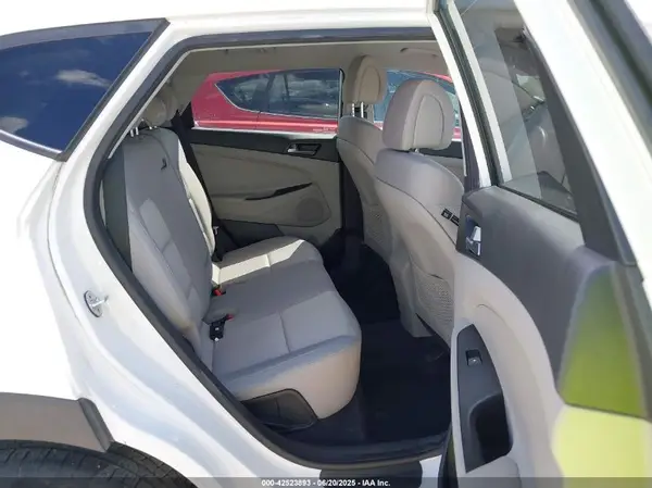 KM8J23A41HU463797 2017 HYUNDAI TUCSON - Image 8