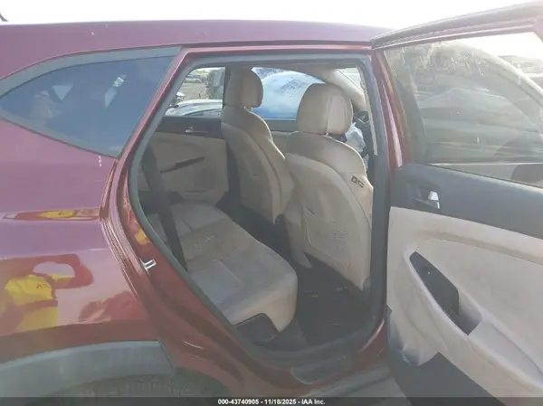 KM8J23A41HU500007 2017 HYUNDAI TUCSON - Image 8