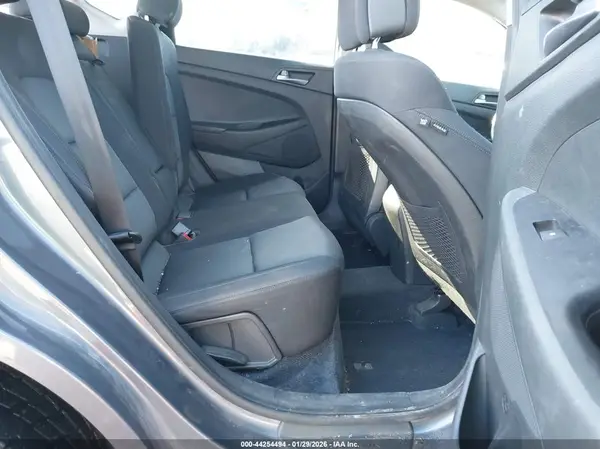 KM8J23A41HU500864 2017 HYUNDAI TUCSON - Image 8