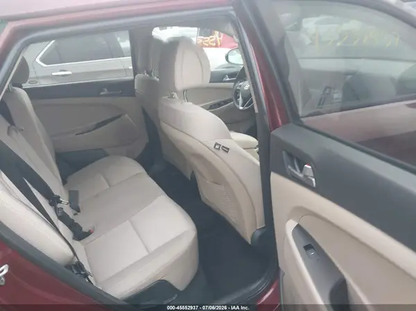 KM8J23A41HU527109 2017 HYUNDAI TUCSON - Image 8