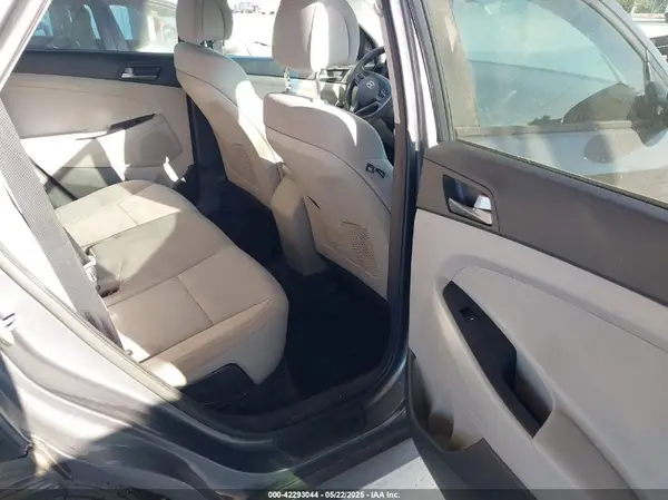 KM8J23A41HU576715 2017 HYUNDAI TUCSON - Image 8