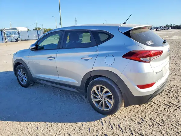 KM8J23A41JU670857 2018 HYUNDAI TUCSON - Image 2