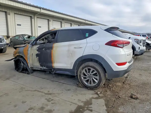 KM8J23A41JU671166 2018 HYUNDAI TUCSON - Image 2