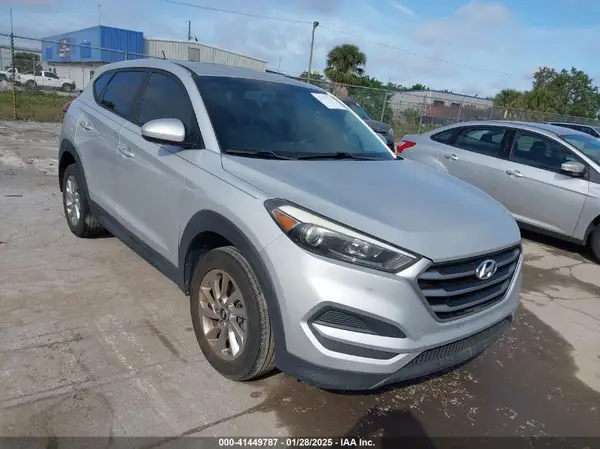 KM8J23A41JU695564 2018 HYUNDAI TUCSON - Image 1