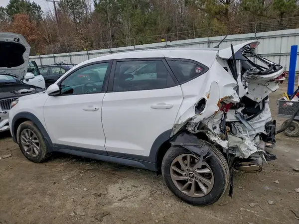 KM8J23A41JU749610 2018 HYUNDAI TUCSON - Image 2