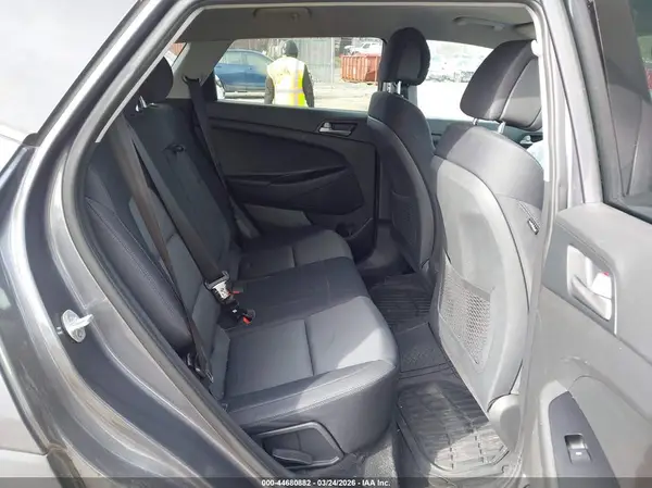 KM8J23A41JU761336 2018 HYUNDAI TUCSON - Image 8