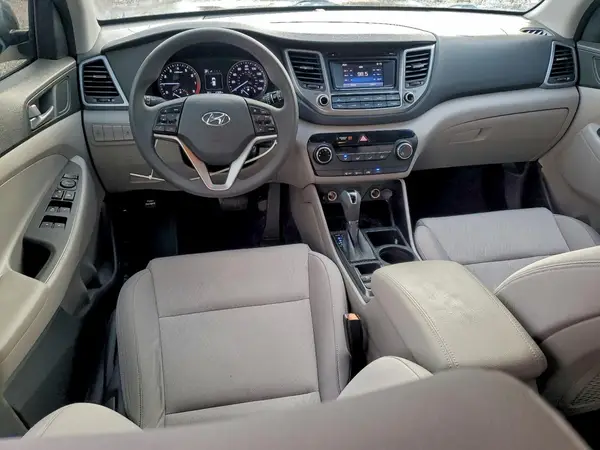 KM8J23A42HU337142 2017 HYUNDAI TUCSON - Image 8