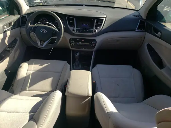 KM8J23A42HU351929 2017 HYUNDAI TUCSON - Image 8
