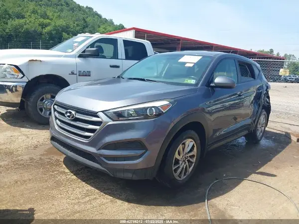KM8J23A42HU393372 2017 HYUNDAI TUCSON - Image 2
