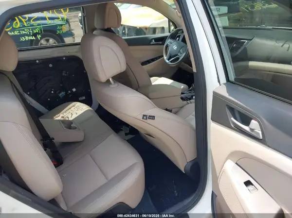 KM8J23A42HU403785 2017 HYUNDAI TUCSON - Image 8