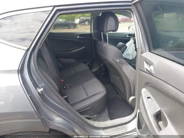 KM8J23A42HU409912 2017 HYUNDAI TUCSON - Image 8
