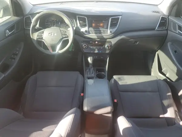 KM8J23A42HU420022 2017 HYUNDAI TUCSON - Image 8