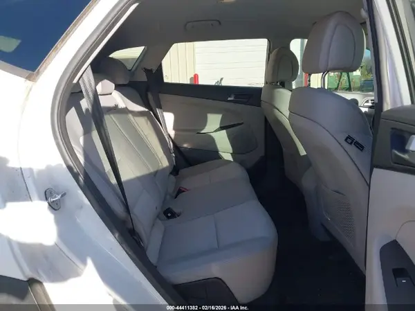 KM8J23A42HU461671 2017 HYUNDAI TUCSON - Image 8
