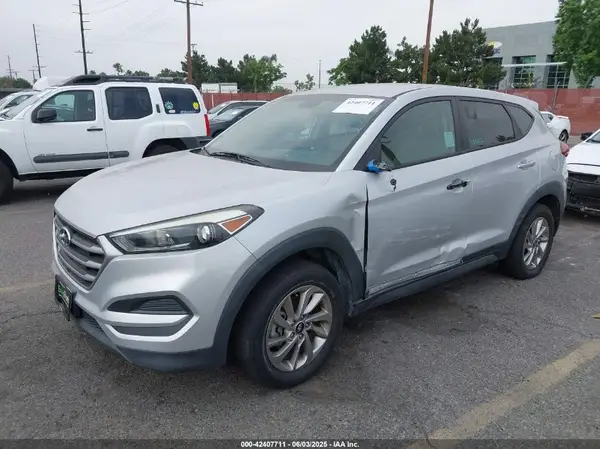 KM8J23A42HU462660 2017 HYUNDAI TUCSON - Image 2
