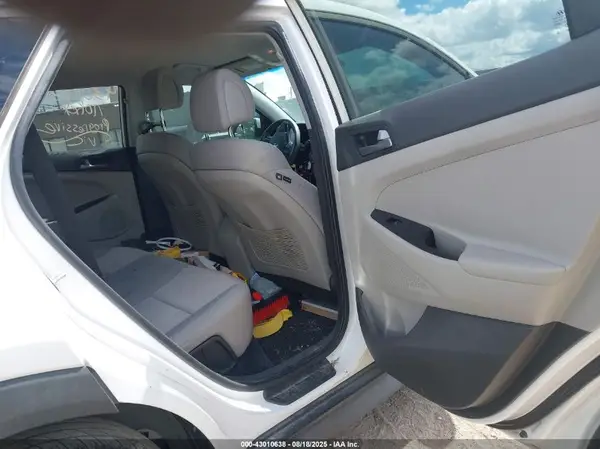 KM8J23A42HU545361 2017 HYUNDAI TUCSON - Image 8