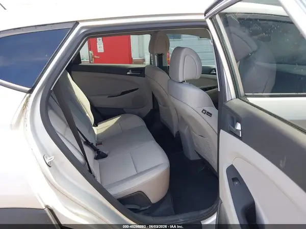 KM8J23A42JU656210 2018 HYUNDAI TUCSON - Image 8