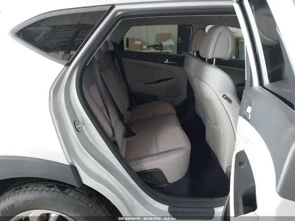 KM8J23A42JU656238 2018 HYUNDAI TUCSON - Image 8