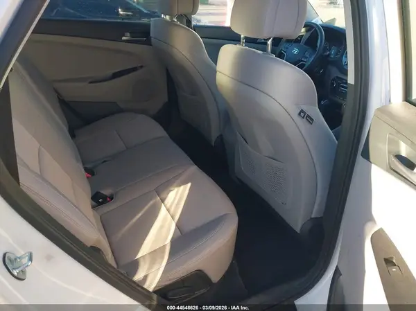 KM8J23A42JU659883 2018 HYUNDAI TUCSON - Image 8
