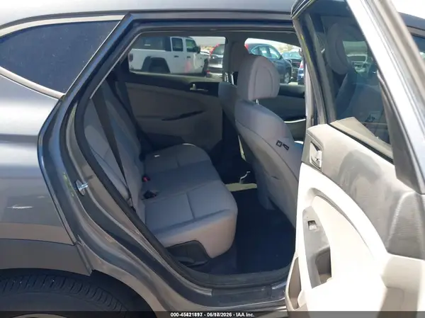 KM8J23A42JU681673 2018 HYUNDAI TUCSON - Image 8