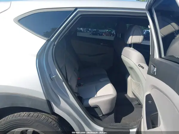 KM8J23A42JU700559 2018 HYUNDAI TUCSON - Image 8