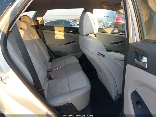 KM8J23A42JU700934 2018 HYUNDAI TUCSON - Image 8